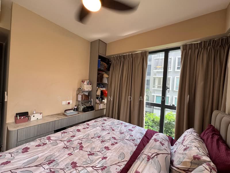 The Florence Residences Condominium For Sale at S$ 2,300,000 | PropertyGuru Singapore - Master Bedroom