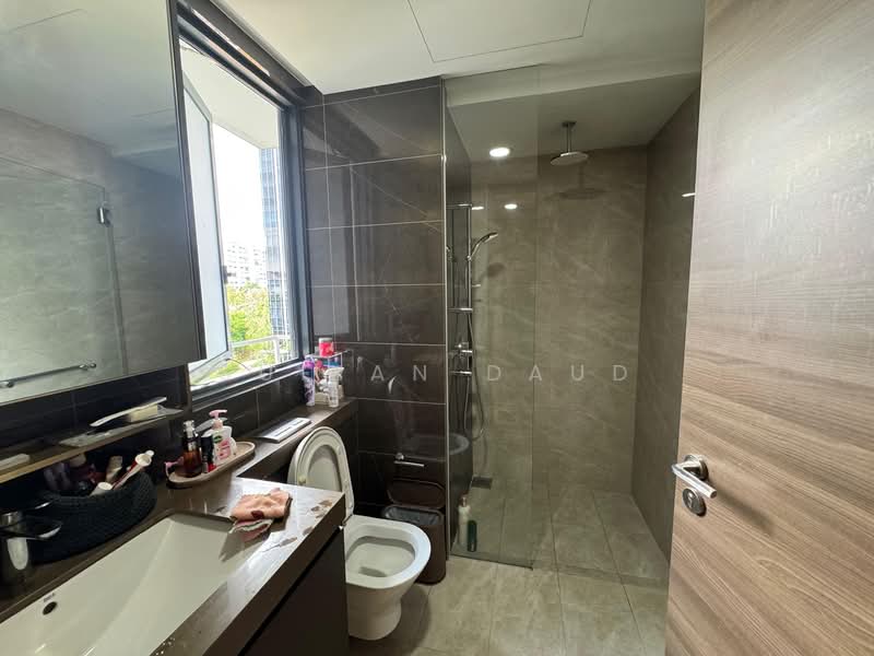 The Florence Residences Condominium For Sale at S$ 2,300,000 | PropertyGuru Singapore - Bathroom