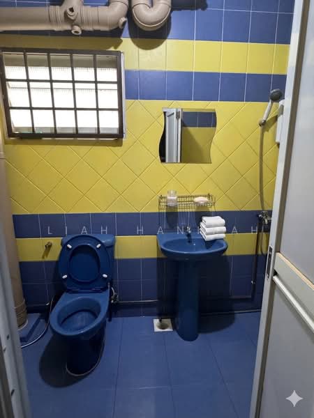 355 Tampines Street 33 HDB Flat For Sale at S$ 800,000 | PropertyGuru Singapore - Bathroom