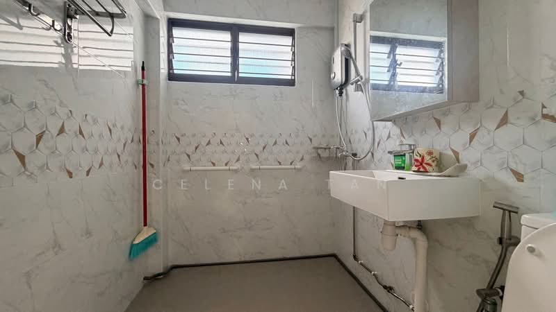 126 Pasir Ris Street 11 HDB Flat For Sale at S$ 699,999 | PropertyGuru Singapore - Bathroom