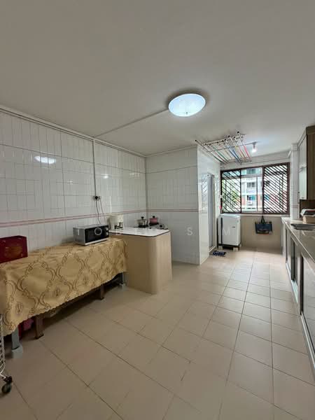 888 Tampines Street 81 HDB Flat For Sale at S$ 638,888 | PropertyGuru Singapore - Kitchen