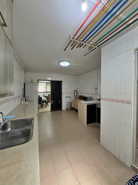 888 Tampines Street 81 HDB Flat For Sale at S$ 638,888 | PropertyGuru Singapore - Kitchen