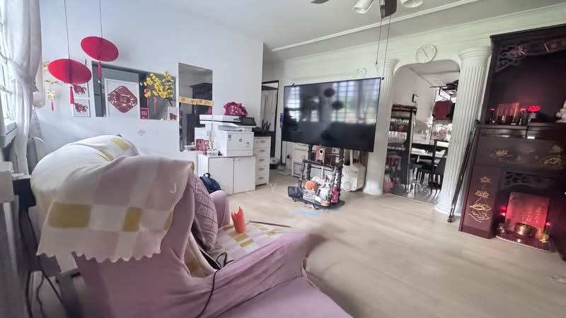 235 Bukit Batok East Avenue 5, 235 Bukit Batok East Avenue 5, 3 Bedrooms, 979 sqft, HDB Flat For Sale, by Jeslyn Yu, 500100271 - Living Room - PropertyGuru.com.sg