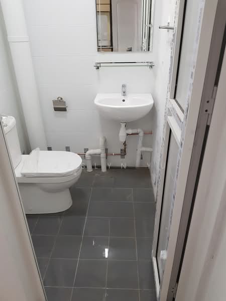 235 Bukit Batok East Avenue 5, 235 Bukit Batok East Avenue 5, 3 Bedrooms, 979 sqft, HDB Flat For Sale, by Jeslyn Yu, 500100271 - Bathroom - PropertyGuru.com.sg