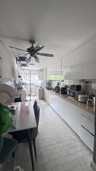 235 Bukit Batok East Avenue 5, 235 Bukit Batok East Avenue 5, 3 Bedrooms, 979 sqft, HDB Flat For Sale, by Jeslyn Yu, 500100271 - Kitchen - PropertyGuru.com.sg