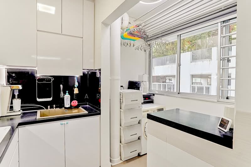 590A Ang Mo Kio Street 51 HDB Flat For Sale at S$ 750,000 | PropertyGuru Singapore - Kitchen