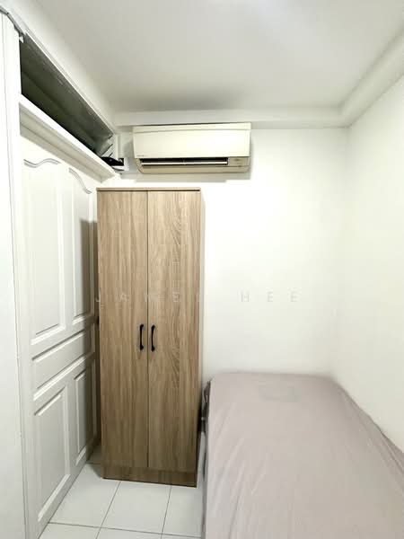 Grand Chateau, 2 Jalan Rajawali, Room Rental, 30 sqft, Condominium For Rent, by James Hee, 500100282 - Bedroom - PropertyGuru.com.sg