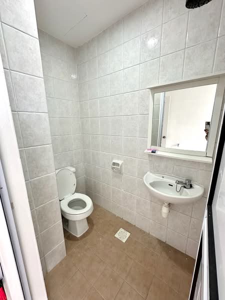 Grand Chateau, 2 Jalan Rajawali, Room Rental, 30 sqft, Condominium For Rent, by James Hee, 500100282 - Bathroom - PropertyGuru.com.sg
