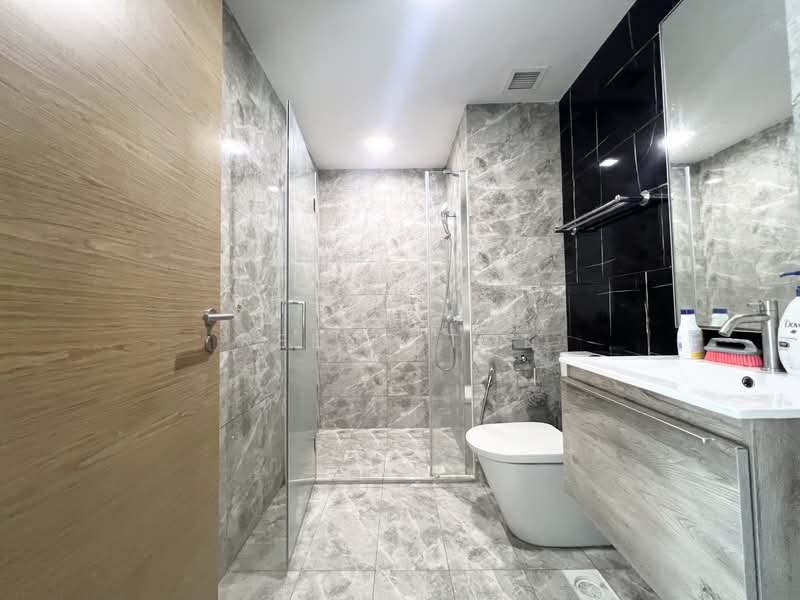 The Santorini Condominium For Sale at S$ 780,000 | PropertyGuru Singapore - Bathroom