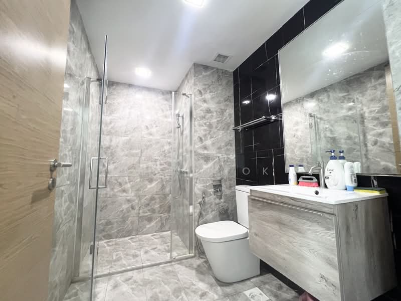 The Santorini Condominium For Sale at S$ 780,000 | PropertyGuru Singapore - Bathroom