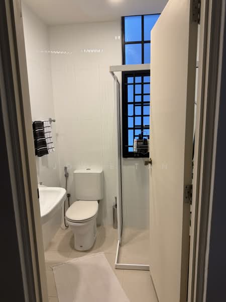 Trevose Park, 62 Trevose Crescent, 3 Bedrooms, 1,679 sqft, Condominium For Rent, by Joyce Tan, 500100301 - Bathroom - PropertyGuru.com.sg