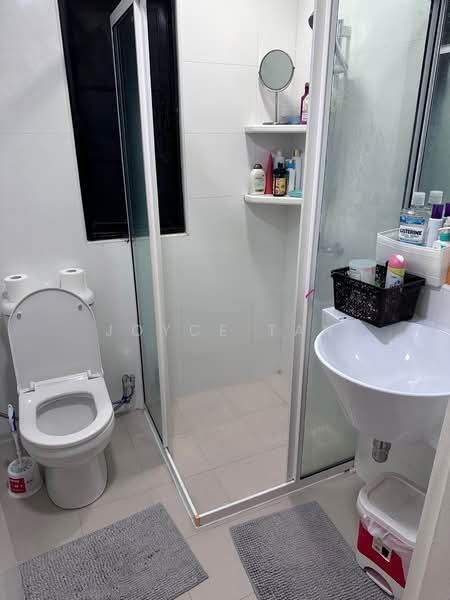 Trevose Park, 62 Trevose Crescent, 3 Bedrooms, 1,650 sqft, Condominium For Rent, by Joyce Tan, 500100301 - Common Bathroom - PropertyGuru.com.sg