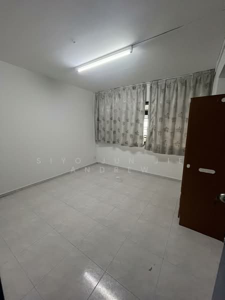 678 Woodlands Avenue 6, 678 Woodlands Avenue 6, 3 Bedrooms, 1,076 sqft, HDB Flat For Rent, by Siyo Jun Jie Andrew, 500100302 - Bedroom - PropertyGuru.com.sg