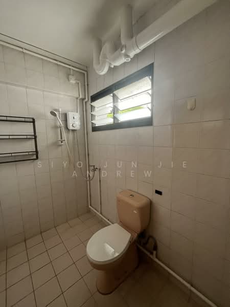 678 Woodlands Avenue 6, 678 Woodlands Avenue 6, 3 Bedrooms, 1,076 sqft, HDB Flat For Rent, by Siyo Jun Jie Andrew, 500100302 - Master Bathroom - PropertyGuru.com.sg