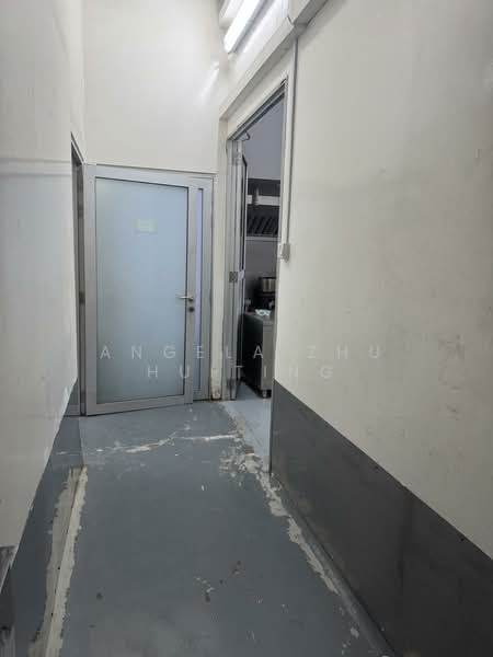 Mandai Foodlink, 5 Mandai Link, 3,434 sqft, Factory / Workshop (B2) For Sale, by Angela Zhu Huiting, 500100306 - Corridor - CommercialGuru.com.sg