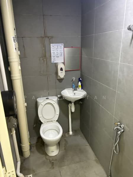 CT Foodchain, 200 Pandan Loop, 3,487 sqft, Factory / Workshop (B2) For Sale, by Patrick Tan, 500100308 - Bathroom - CommercialGuru.com.sg