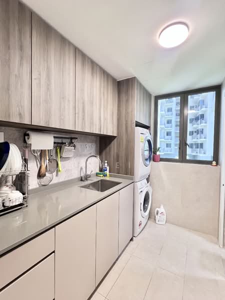 Clavon Condominium For Sale at S$ 2,650,000 | PropertyGuru Singapore - Kitchen