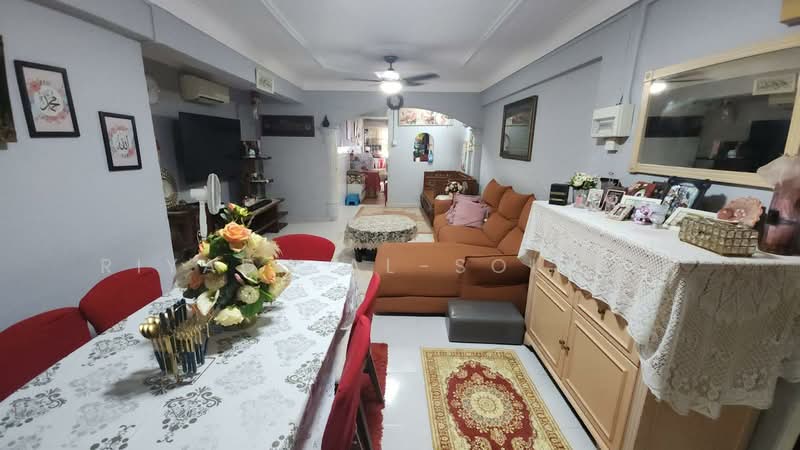 92 Bedok North Avenue 4 HDB Flat For Sale at S$ 490,000 | PropertyGuru Singapore - Living Room