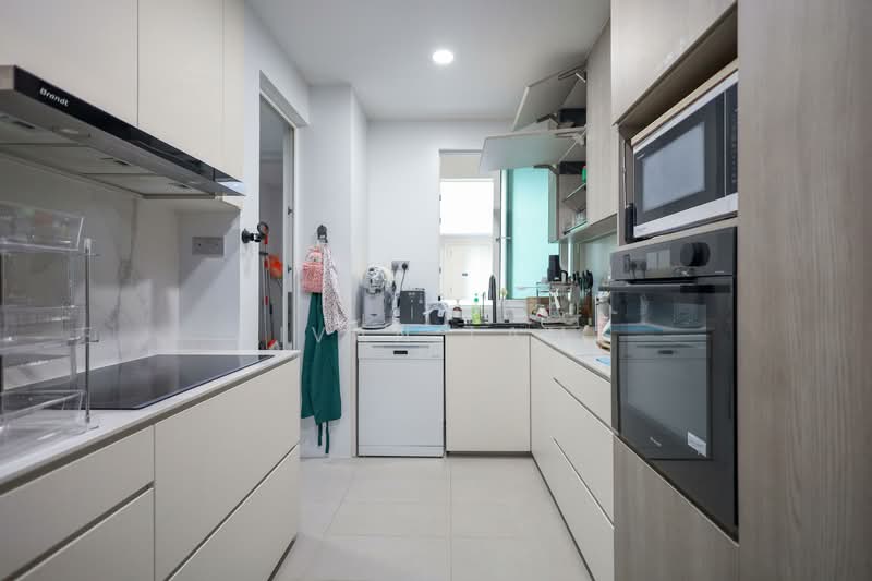 Edelweiss Park Condo Condominium For Sale at S$ 2,580,000 | PropertyGuru Singapore - Kitchen