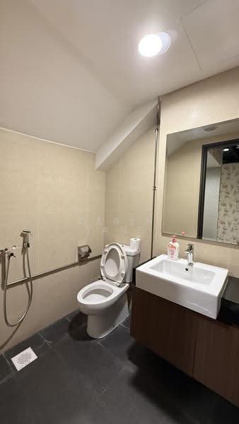 Apex @ Henderson, 201 Henderson Road Singapore, Alexandra / Commonwealth, 8,000 sqft, Light Industrial (B1) For Rent, by Karen Tang, 500100317 - Bathroom - CommercialGuru.com.sg