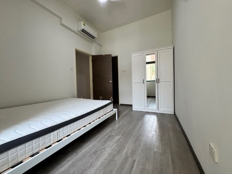 Laguna 88 Condominium For Sale at S$ 1,800,000 | PropertyGuru Singapore - Bedroom