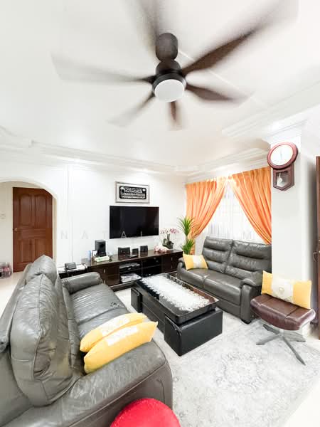 288E Bukit Batok Street 25, 288E Bukit Batok Street 25, 3 Bedrooms, 1,087 sqft, HDB Flat For Sale, by Natalie Lim, 500100321 - Living Room - PropertyGuru.com.sg