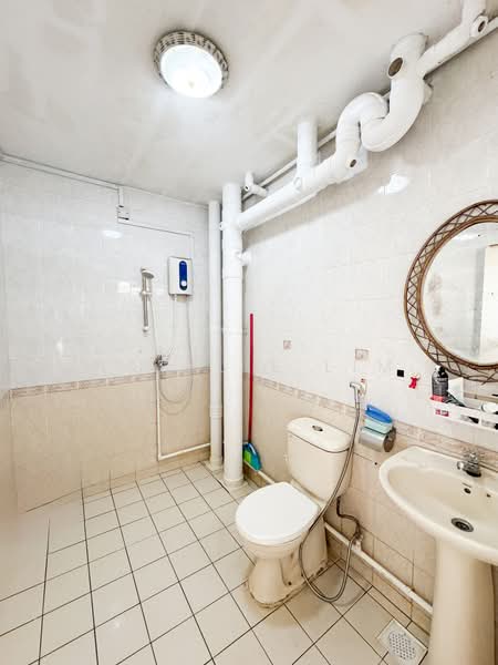 468 Segar Road HDB Flat For Sale at S$ 588,000 | PropertyGuru Singapore - Bathroom