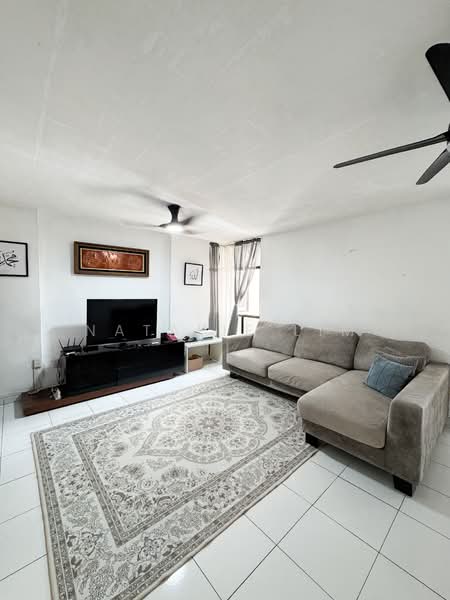 468 Segar Road HDB Flat For Sale at S$ 588,000 | PropertyGuru Singapore - Living Room