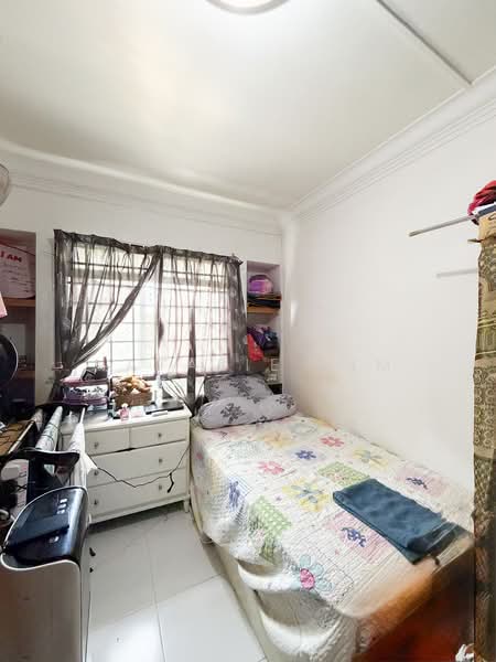 667D Jurong West Street 65 HDB Flat For Sale at S$ 639,000 | PropertyGuru Singapore - Bedroom