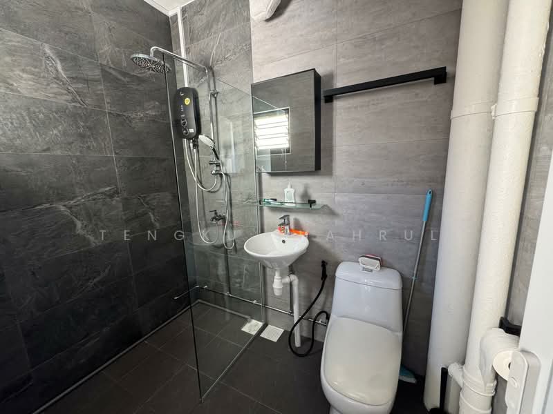 851 Tampines Street 83, 851 Tampines Street 83, 2 Bedrooms, 791 sqft, HDB Flat For Rent, by TENGKU SHAHRUL, 500100328 - Bathroom - PropertyGuru.com.sg