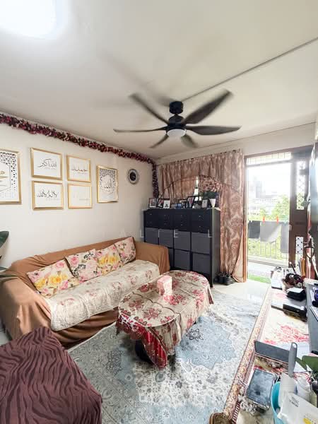 82 Commonwealth Close HDB Flat For Sale at S$ 339,000 | PropertyGuru Singapore - Living Room