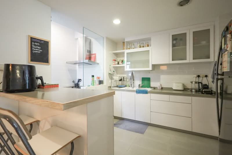 East Meadows Condominium For Sale at S$ 2,050,000 | PropertyGuru Singapore - Kitchen