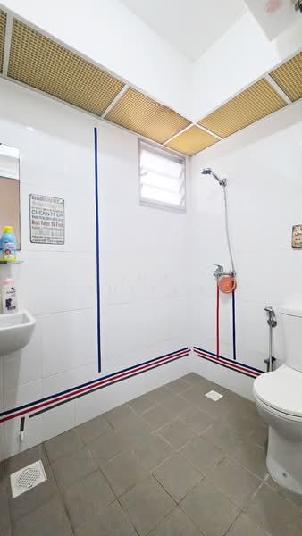 513B Yishun Street 51, 513B Yishun Street 51, 4 Bedrooms, 1,291 sqft, HDB Flat For Sale, by Ina Sultan, 500100353 - Bathroom - PropertyGuru.com.sg