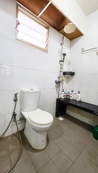 513B Yishun Street 51, 513B Yishun Street 51, 4 Bedrooms, 1,291 sqft, HDB Flat For Sale, by Ina Sultan, 500100353 - Bathroom - PropertyGuru.com.sg