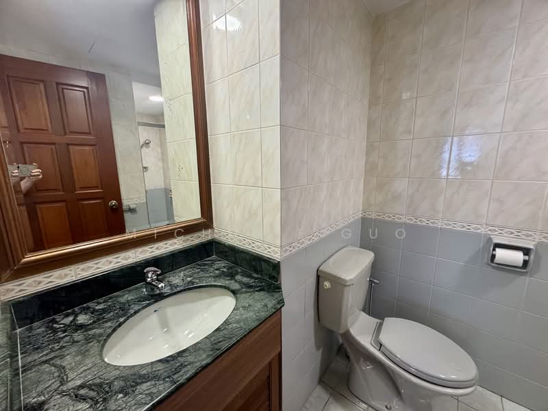 Simsville, 2 Geylang East Avenue 2, 2 Bedrooms, 969 sqft, Condominium For Rent, by Michelle Guo, 500100362 - Bathroom - PropertyGuru.com.sg