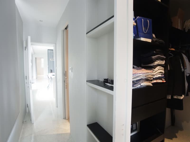 Greenwood Avenue Walk-up Apartment For Sale at S$ 2,990,000 | PropertyGuru Singapore - Corridor