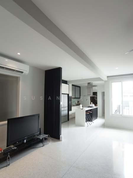 Greenwood Avenue Walk-up Apartment For Sale at S$ 2,990,000 | PropertyGuru Singapore - Living Room