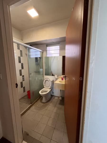 213B Punggol Walk HDB Flat For Sale at S$ 799,000 | PropertyGuru Singapore - Bathroom