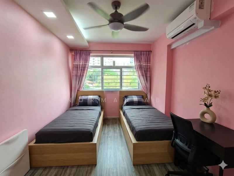 505D Yishun Street 51 HDB Flat For Sale at S$ 699,999 | PropertyGuru Singapore - Bedroom