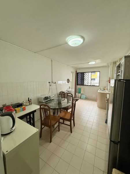 422 Bukit Batok West Avenue 2 HDB Flat For Sale at S$ 450,000 | PropertyGuru Singapore - Kitchen