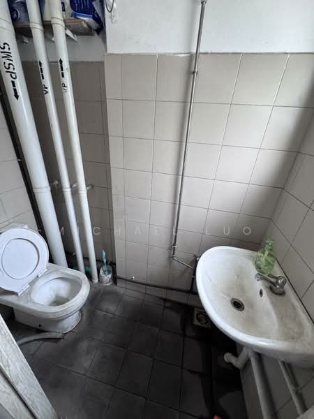 Pioneer Centre, 1 Soon Lee Street, 1,485 sqft, Factory / Workshop (B2) For Sale, by Michael Luo, 500100386 - Bathroom - CommercialGuru.com.sg