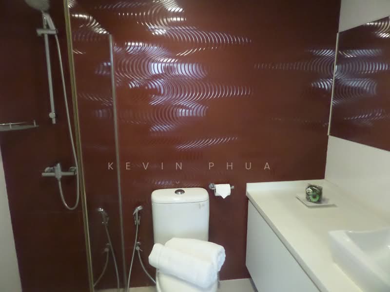 International Plaza Apartment For Sale at S$ 1,470,000 | PropertyGuru Singapore - Bathroom