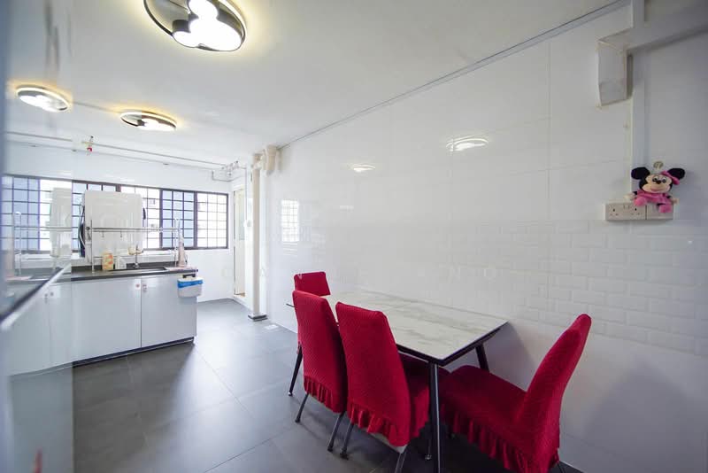94 Geylang Bahru HDB Flat For Sale at S$ 550,000 | PropertyGuru Singapore - Kitchen