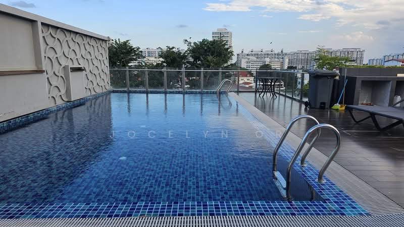 Heritage East, 453 East Coast Road, Studio, 409 sqft, Condominium For Rent, by Jocelyn Or, 500100390 - Rooftop pool - PropertyGuru.com.sg