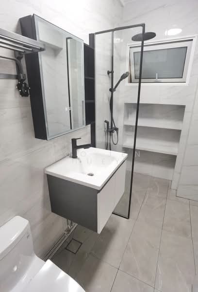 842F Tampines Street 82 HDB Flat For Sale at S$ 1,188,888 | PropertyGuru Singapore - Bathroom