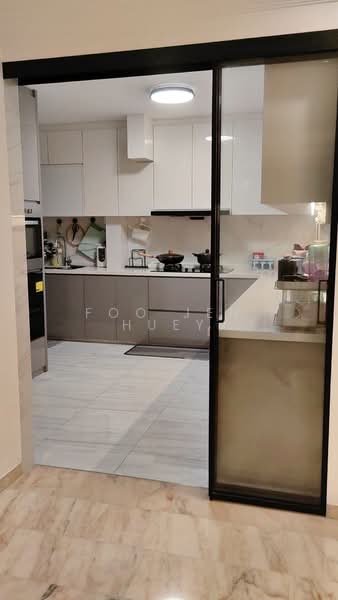 842F Tampines Street 82 HDB Flat For Sale at S$ 1,188,888 | PropertyGuru Singapore - Kitchen