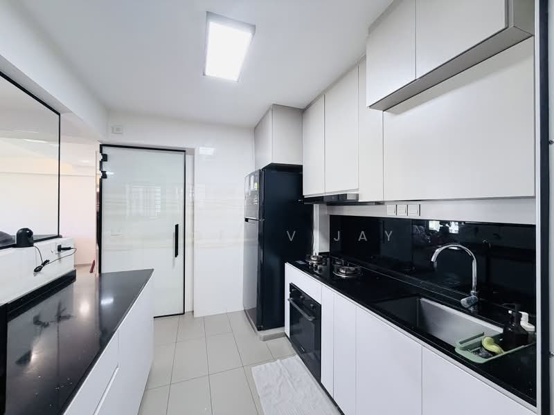 468A Yishun Street 43 HDB Flat For Sale at S$ 618,000 | PropertyGuru Singapore - Kitchen