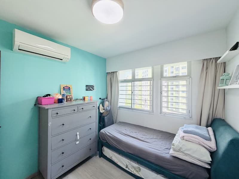 468A Yishun Street 43 HDB Flat For Sale at S$ 618,000 | PropertyGuru Singapore - Bedroom
