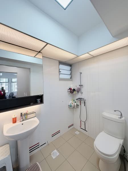 468A Yishun Street 43 HDB Flat For Sale at S$ 618,000 | PropertyGuru Singapore - Bathroom