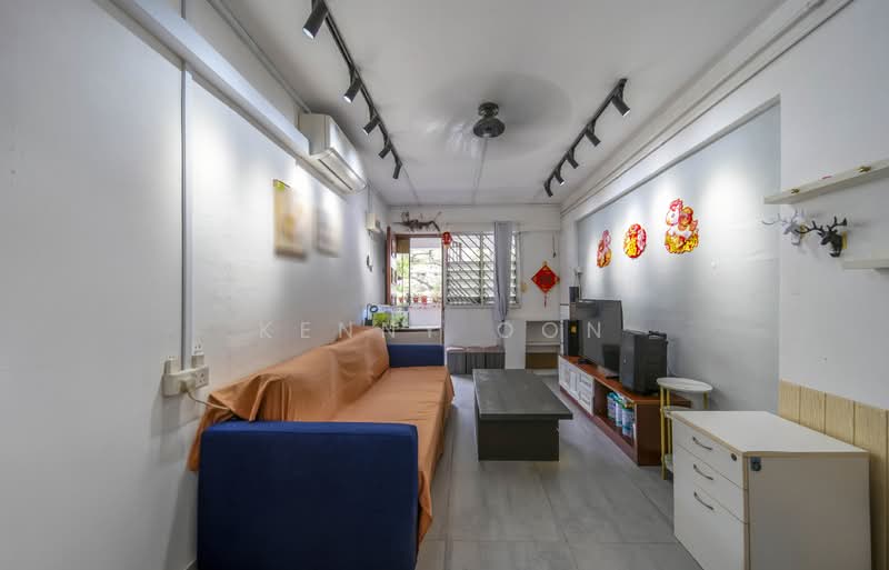 170 Ang Mo Kio Avenue 4 HDB Flat For Sale at S$ 370,000 | PropertyGuru Singapore - Living Room